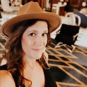 Meet your Posher, Jennifer